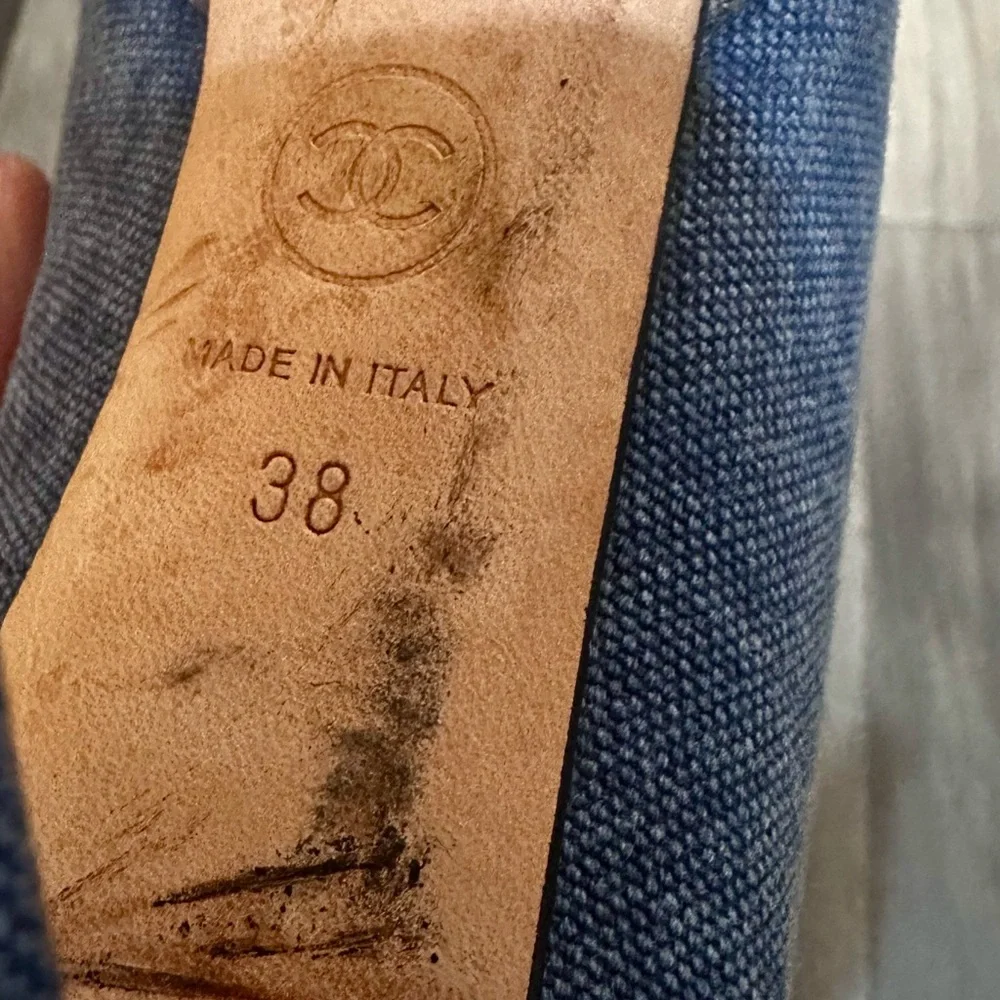 LAST CALL- CLOSET CLOSING ESTATE SALE CHANEL Blue Denim Chain Platform Pumps - Picture 5 of 6